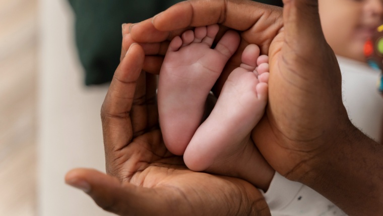 Segurada consegue prorrogação do salário-maternidade em virtude de internação do bebê após parto prematuro