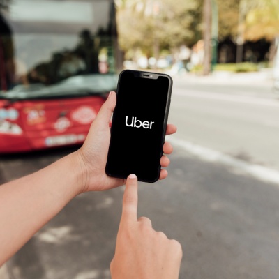 TRT-4 reconhece vínculo de emprego e manda Uber registrar motorista