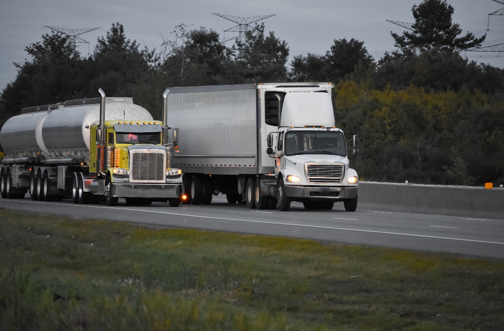TRF4 reconhece tempo especial de motorista de caminhão pelo transporte de inflamáveis