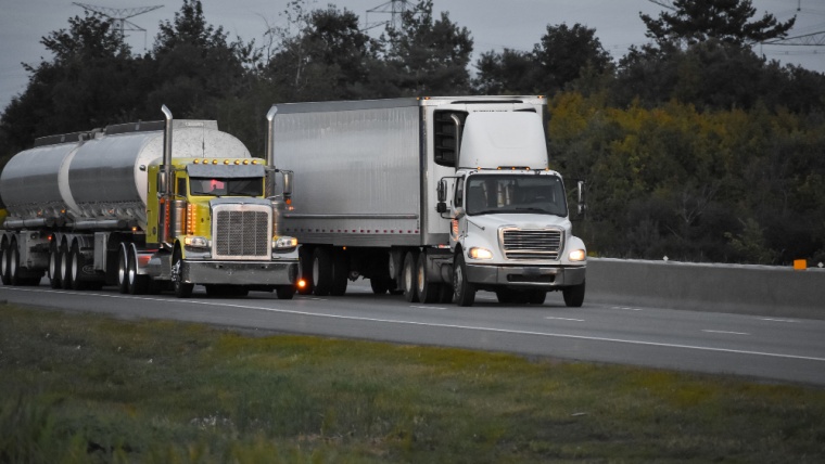 TRF4 reconhece tempo especial de motorista de caminhão pelo transporte de inflamáveis