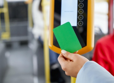 Falha no fornecimento de vale-transporte gera rescisão indireta