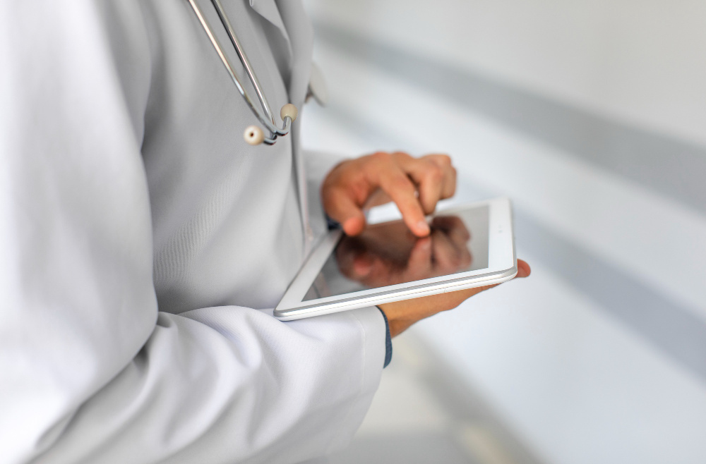 Clínica indenizará paciente após exposição de exame médico na internet