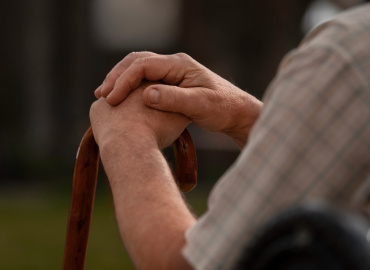 Plano deve custear remédio para idoso com Alzheimer e indenizá-lo por recusa