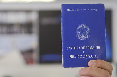 Fraude em contratos de aprendizagem e de estágio garantem vínculo de emprego a trabalhadora 
